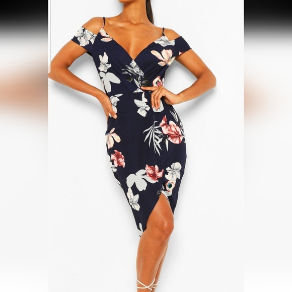 Boohoo Dresses & Skirts - EUC Boohoo dress, size M